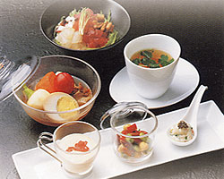 Ｒｅａｌ　Ｔｏｋｙｏ　Ｄｉｎｉｎｇ　＆　Ｂａｒ　Ｗａｚａ　新宿東口店の雰囲気
