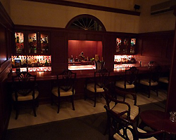 ＥＸＡＳ　ＴＨＥ　ＢＡＲ