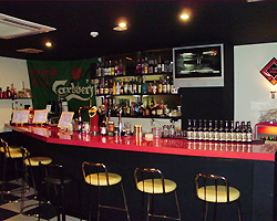 Ｂｅｅｒ　Ｂａｒ　ＲＥＤ