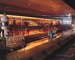 Ｂａｒ　Ｋ　ＯＮ　ＴＨＥ　ＢＲＯＯＫ
