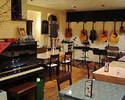 Ｌｉｖｅ＆Ｂａｒ　Ｔｏｍｏｒｒｏｗの雰囲気