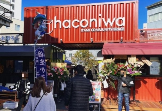 多彩なジャンルの飲食店が並ぶ屋外フードコート「haconiwa（ハコニワ）」で「ザ・プレミアム・モルツ〈香る〉エール」を愉しもう♪