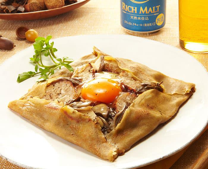 きのこと手ごねソーセージのガレット おいしく料理する 金麦スタイル サントリー