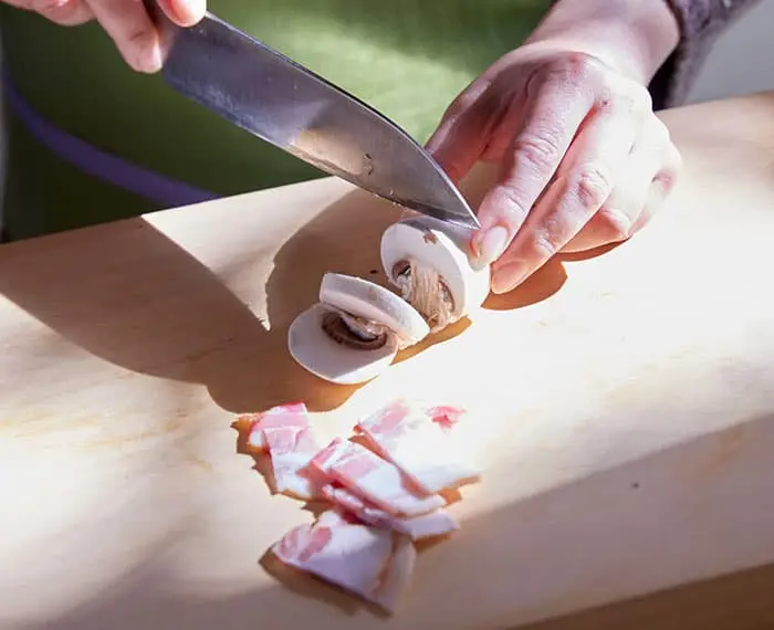 ＜ほうれん草(茎)のベーコンソテー＞手順2　切る