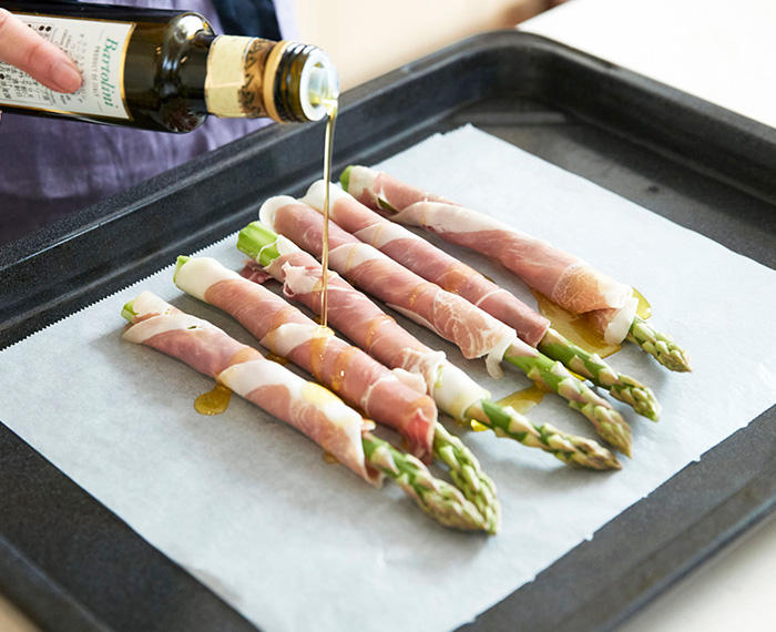 グリーンアスパラガスの生ハム巻き レモンアイオリソース添え おいしく料理する 金麦スタイル サントリー