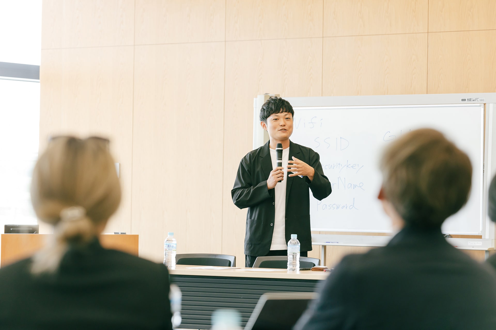まるオフィスの加藤拓馬さん