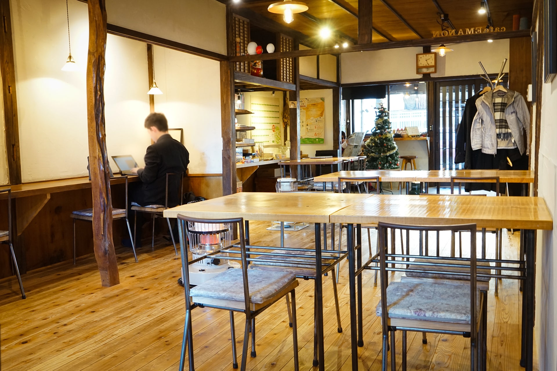 エマノンの店内