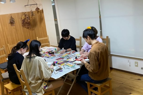 こどもの「充電」「学び」「はたらく」をつくる地域一体型居場所