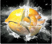 凍結したレモンを粉砕するイメージ