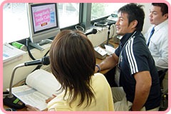 Sungoliath Smile Cafe in Stadium’放送席の様子