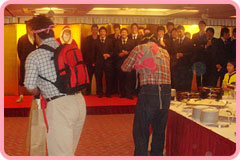 アイドルの追っかけ？怪しい乱入者が！