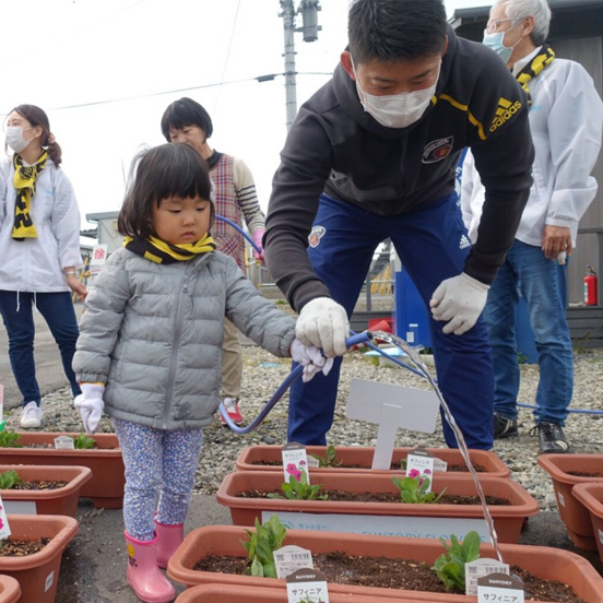 サンゴリアスの選手と植えたよ