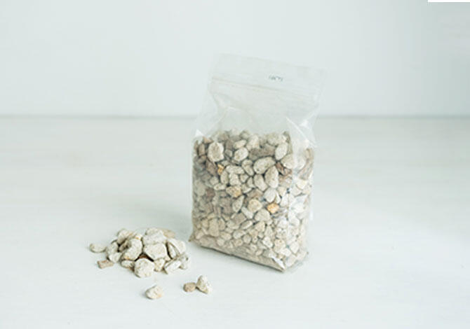 植え替えに必要なもの(鉢底石)