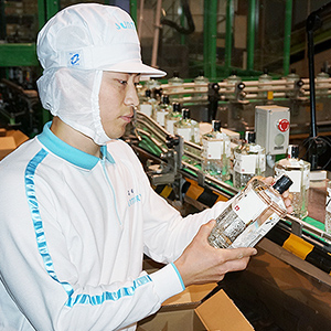 大阪工場t T サントリースピリッツ株式会社 社員インタビュー 高専生採用情報 サントリー 大阪工場t T サントリースピリッツ株式会社 社員インタビュー 高専生採用情報 サントリー