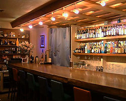 大阪府で一人のお客様が多いのおすすめワインバー Bar Navi