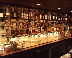 大阪府で一人のお客様が多いのおすすめワインバー Bar Navi