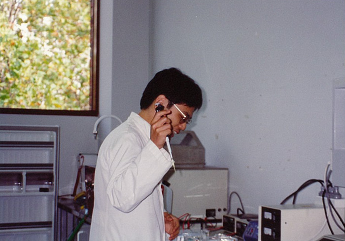 フロリジン社での実験の様子（1990年）