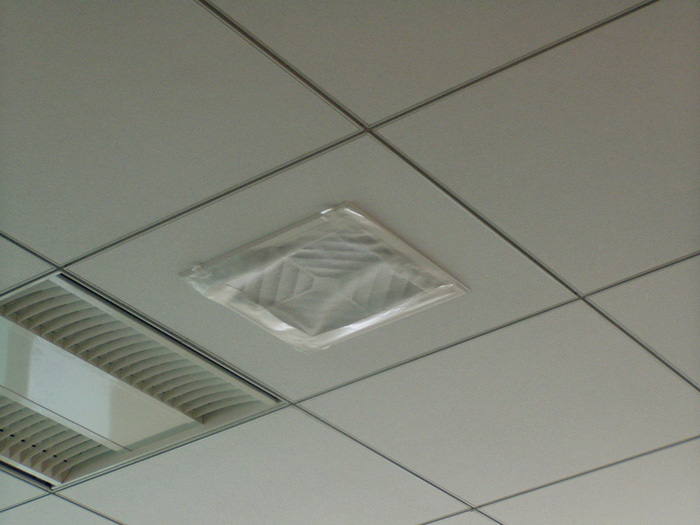 フィルターで覆われた会場の通気口