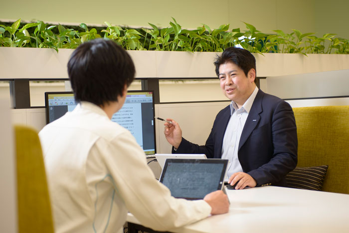 現在、担当している仕事は何ですか？