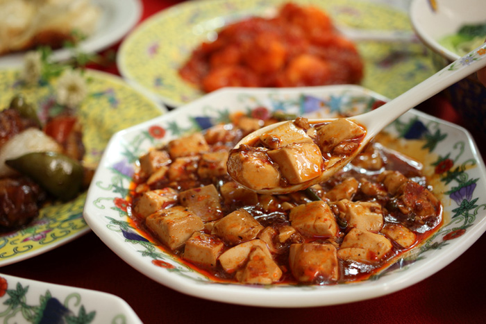 昔から「ウーロン茶は脂を流す」といわれていた