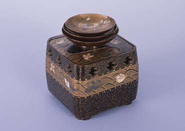 蒔絵　美術品　貝型　骨董品　蓋物 亀貝尽螺鈿蒔絵盃・波鴛鴦螺鈿蒔絵盃台 コレクションデータベース