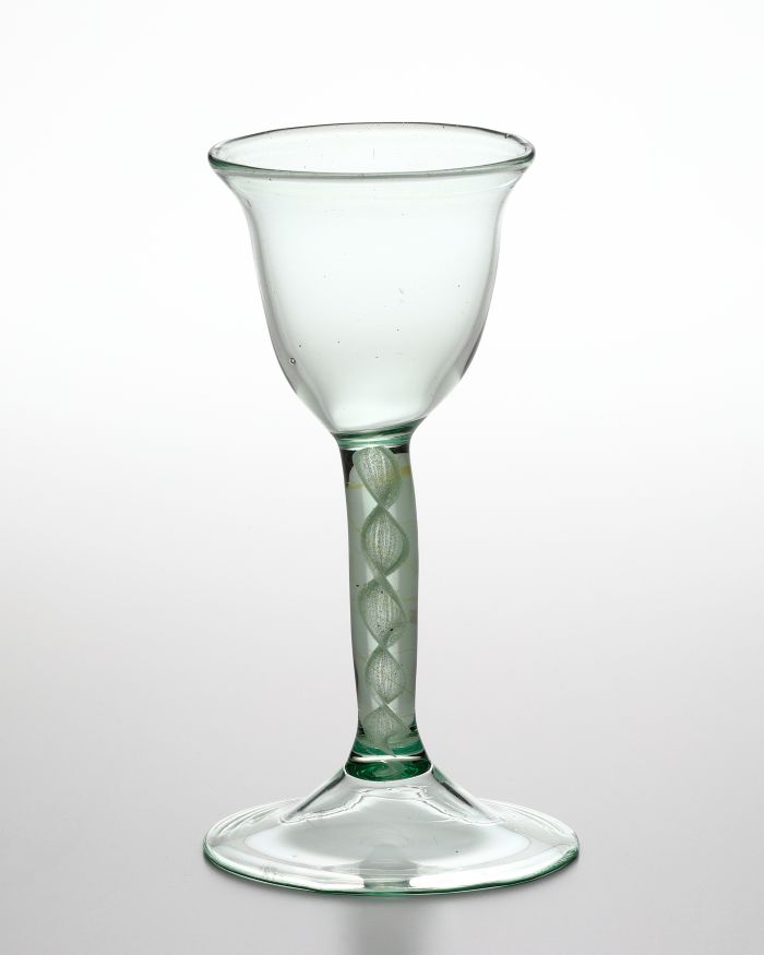 《ツイスト脚付杯》―螺旋を描く極小の泡