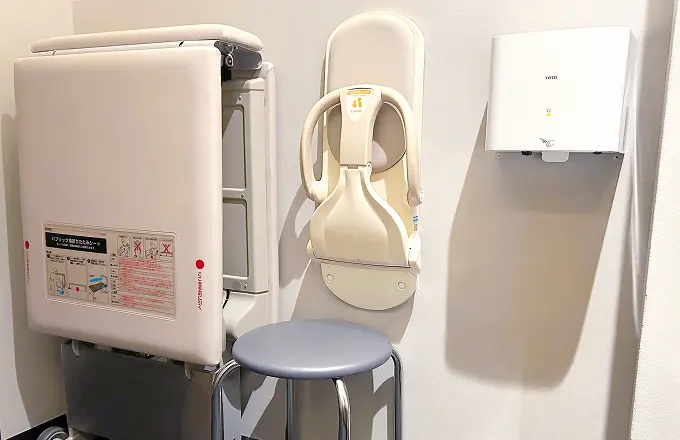 ベビーキープ付きトイレ