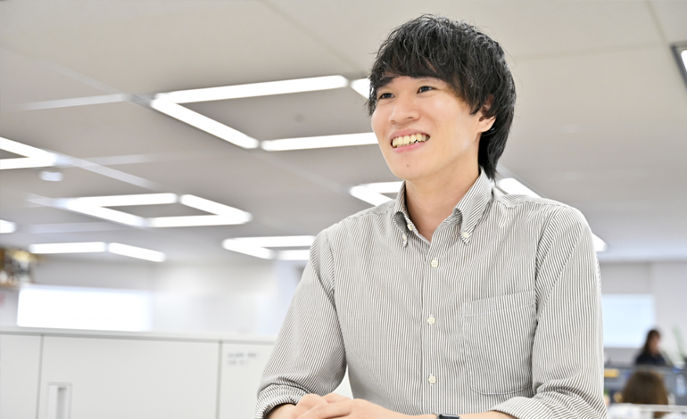 インタビューの様子