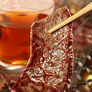 ウーロン茶と脂っこい食事の「相性の良さ」を科学的に解明