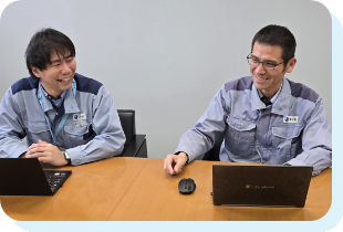 担当者写真:JFEスチール様エントランス前にて