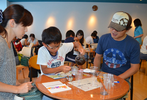 2014年「夏休み 親子環境見学会～親子で体験！サントリー ウーロン茶～」サントリー高砂工場で開催