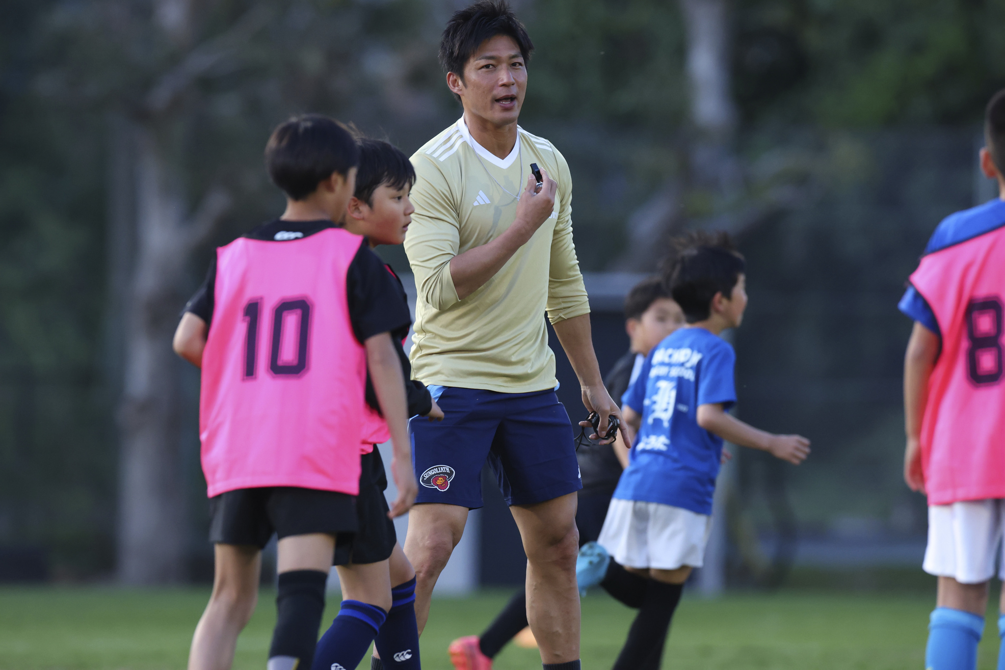 「未来の『サンゴリアス』輩出を目指して」子どもたちと向き合う平氏