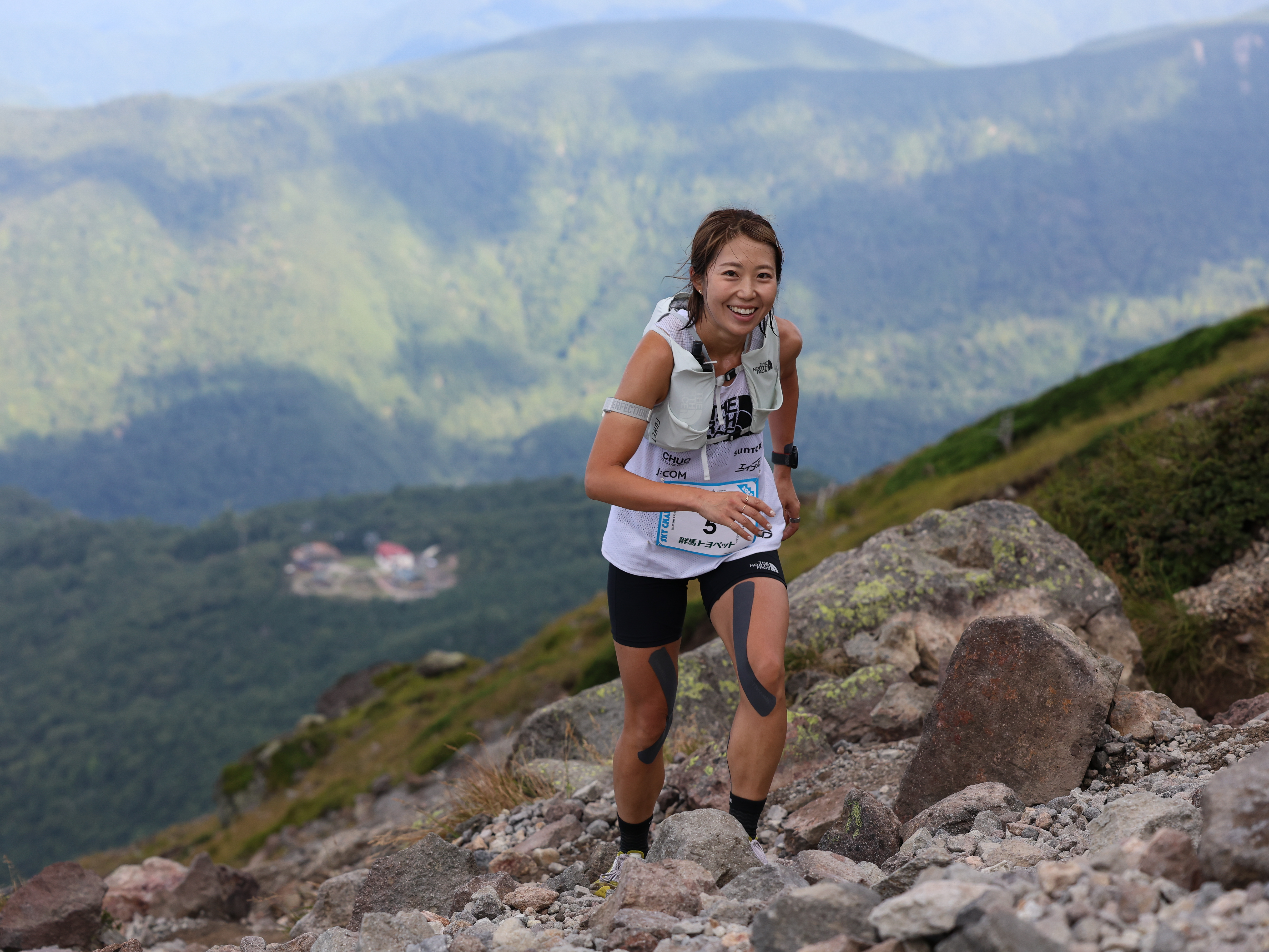 スカイランニングで大会に出場する上田選手