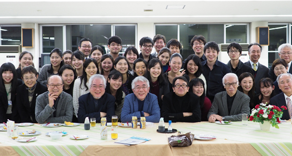 「とやま室内楽フェスティバル」合宿セミナーにて　講師とアカデミー生の皆さん（2017年10月）前列左から講師：毛利伯郎（チェロ）、池田菊衛（ヴァイオリン）、原田幸一郎（ヴァイオリン）、練木繁夫（ピアノ）、磯村和英（ヴィオラ）