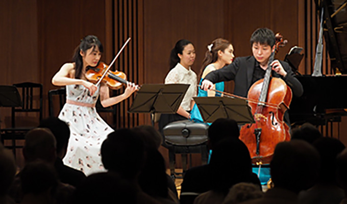 白井麻友、秋津瑞貴、高橋里奈