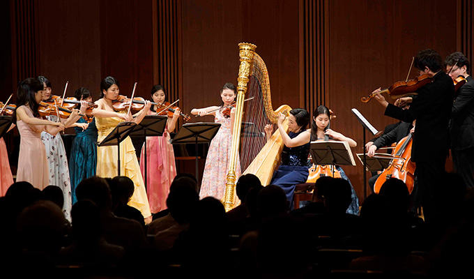 「フィナーレ」吉野直子（ハープ）とCMGアンサンブル