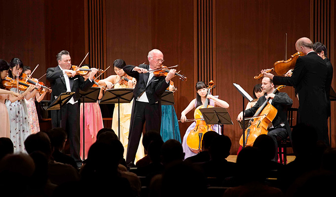 「フィナーレ」ライナー・キュッヒル（ヴァイオリン）らとCMGアンサンブル