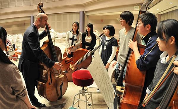 ウィーン・フィル＆サントリー音楽復興基金 支援活動の様子1