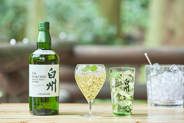 今年の夏は白州を持って、森の中のコテージへ清涼感あふれる飲み方を