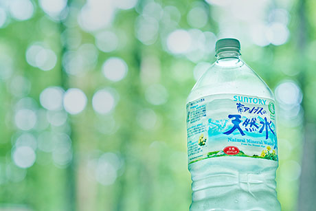 大自然に磨かれた名水白州の清々しい味わいの原点は、この水に　シングルモルトウイスキー白州 サントリー