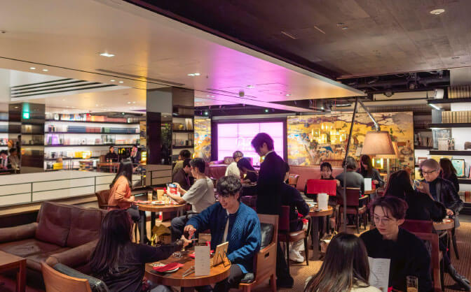 ウェルカムドリンクで、会場内も少しずつリラックスモードに