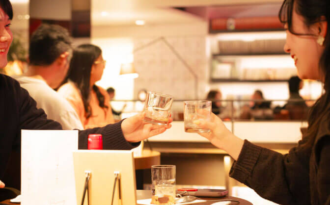 Maker’s Markとともにデザートタイム。笑顔があふれる