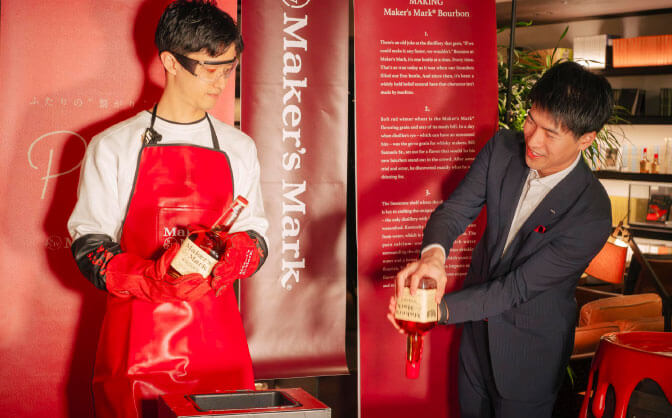 レクチャーを受ける真剣な眼差し