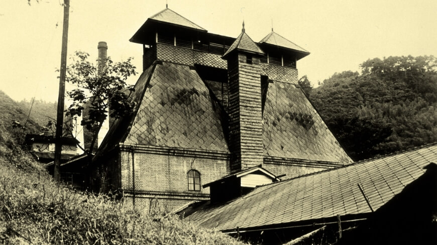 日本初のモルトウイスキー蒸溜所の写真