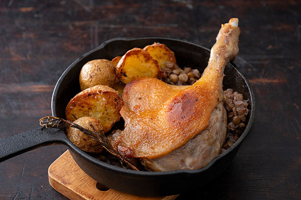 鴨のコンフィとレンズ豆のワイン煮