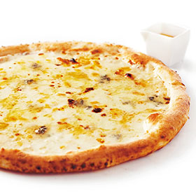 【デリバリーピッツァ】<br>サルヴァトーレ クオモ<br>4種のチーズのピッツァ<br>～イタリア産BIOのハチミツ付～