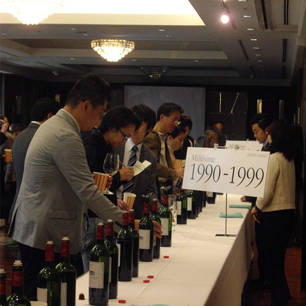 25周年垂直試飲会の様子(ファインズ社提供)
